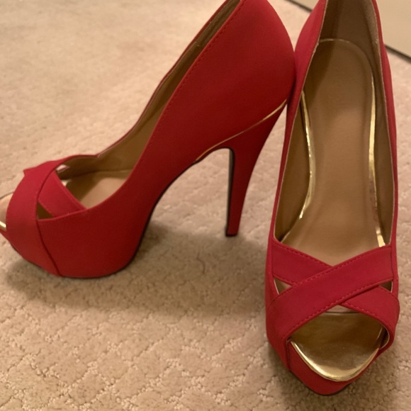 Red heels - Picture 2 of 4
